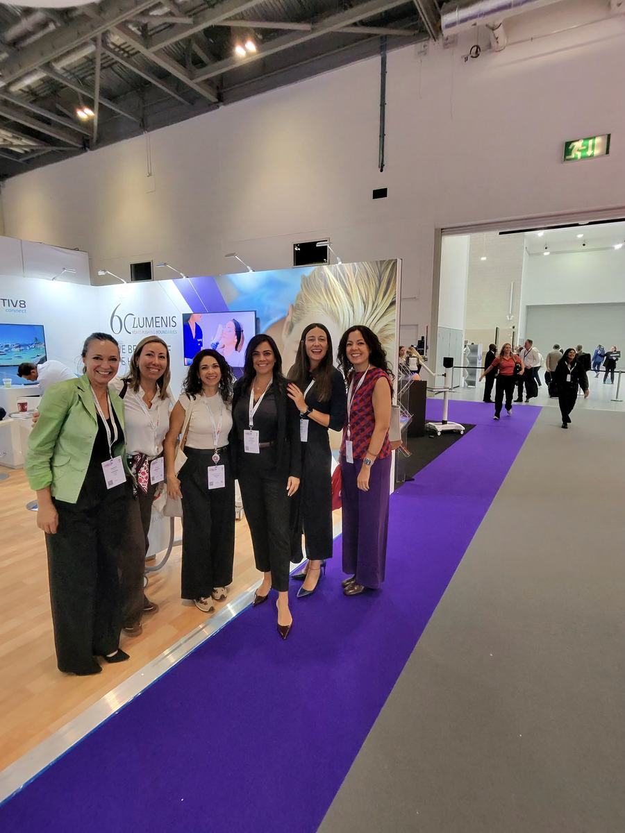 Dras. Cabezas y Leal del IOFT con el equipo de Lumenis en el ESCRS 2026
